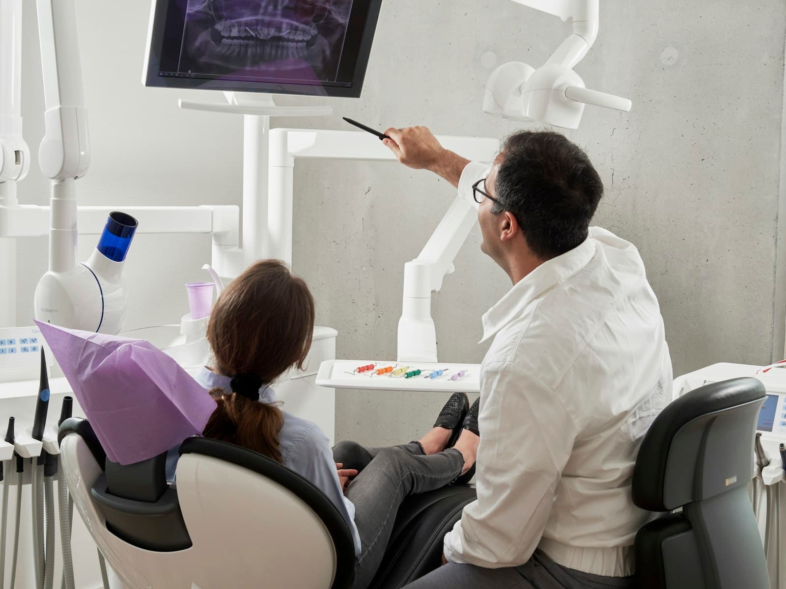 Digitale 3D-Planung am Bildschirm in der Praxis AIXSMILE